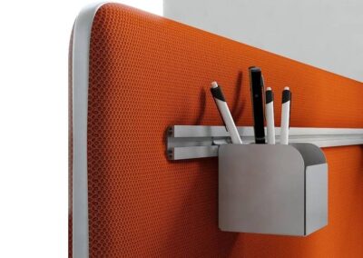 panel akustyczny z listwą na przybornik